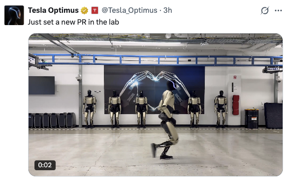 人形机器人跑起来了 特斯拉最新发布 团队：刷新了个人纪录！